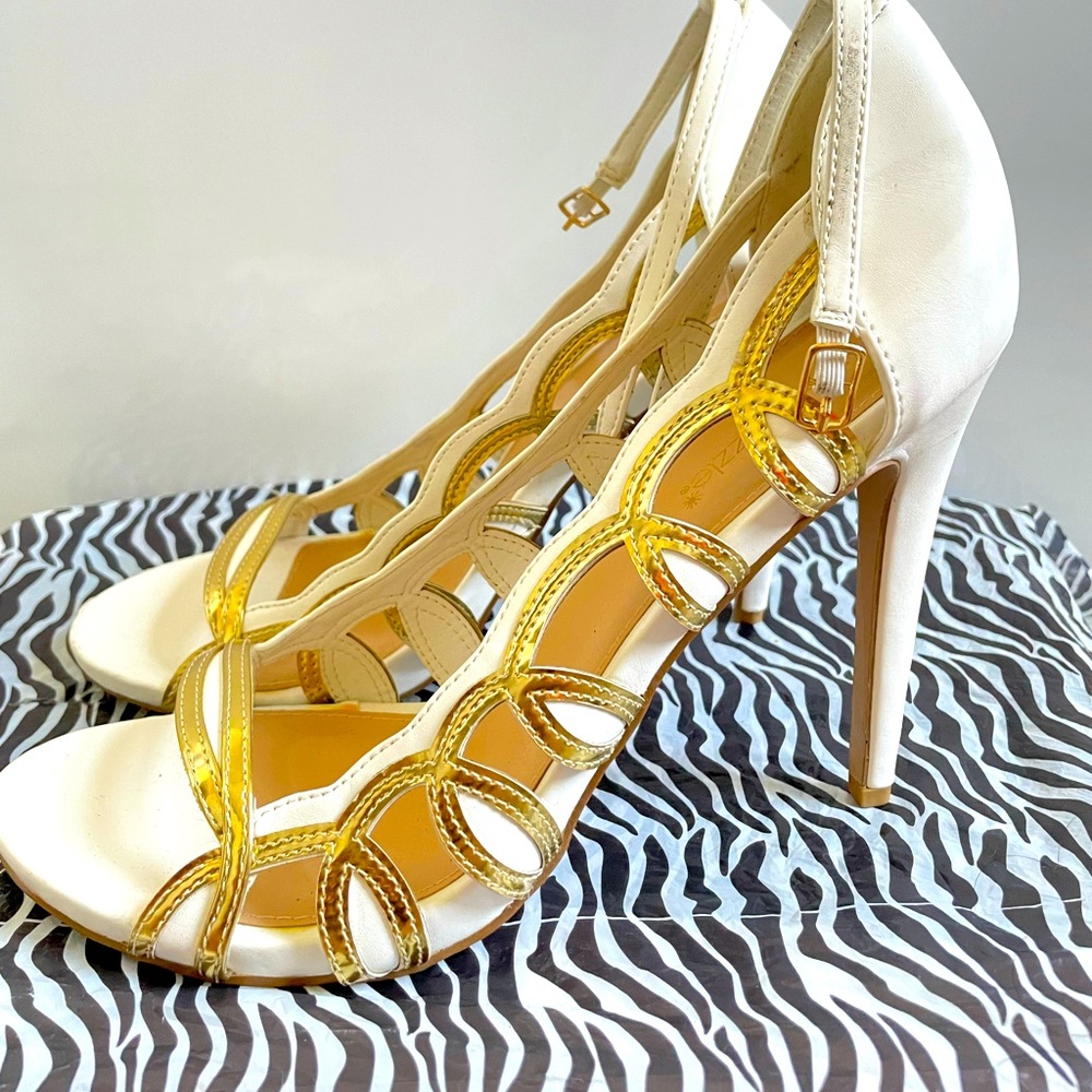 Sexy White Pumps, Size 11,